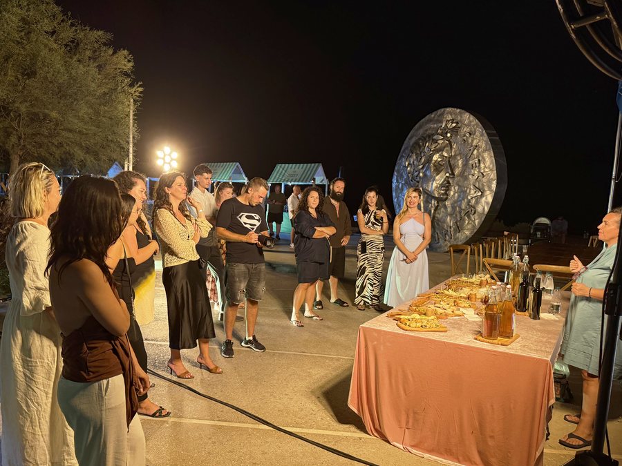 Tradita shqiptare takon stilin modern në Panairin e Produkteve Artizanale