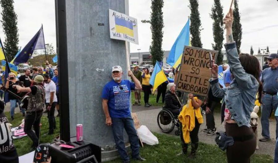 FOTOT/ “Arrestojini ata”, dy presidentët priten me protesta