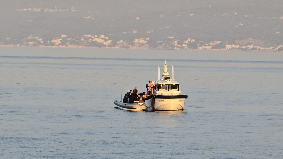 FOTO/ Anija shqiptare “Lissus” shpëton 25 emigrantë
