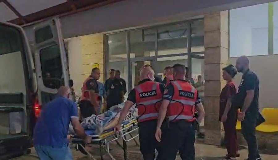 Plagosi rëndë me thikë 27-vjeçarin në