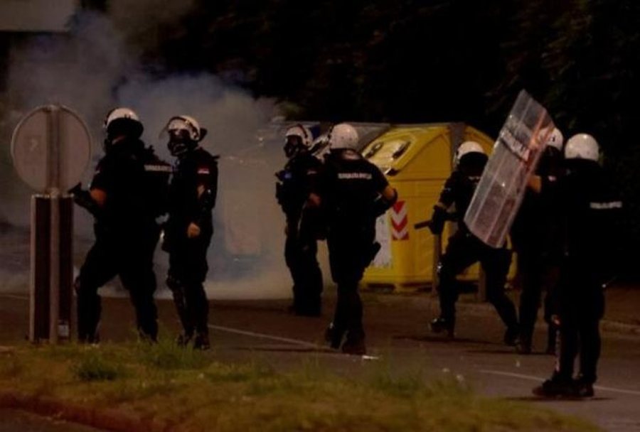 VIDEO/ Studentët nisin grumbullimet, Vuçiç dërgon