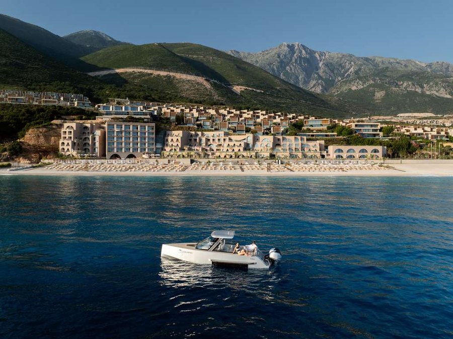 Revista britanike Hello Magazine: Green Coast Hotel - MGallery Collection,