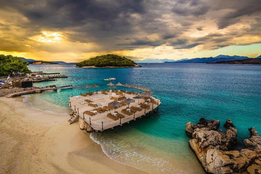 Bizneset turistike në mëshirën e influencuesve shantazhues!