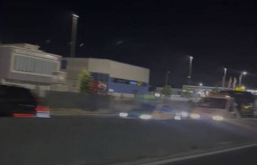 Aksident në autostradën Durrës-Tiranë, trafiku bëhet