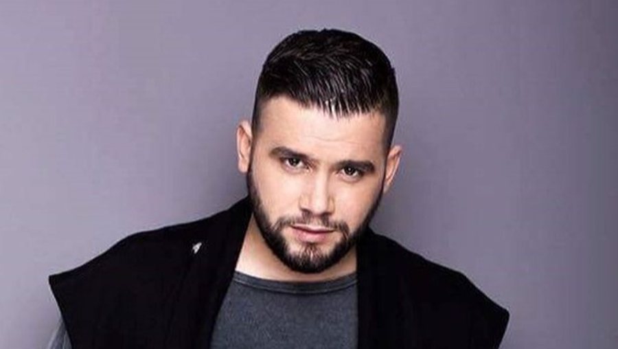 Flori Mumajesi prek me rrëfimin për nënën e tij të