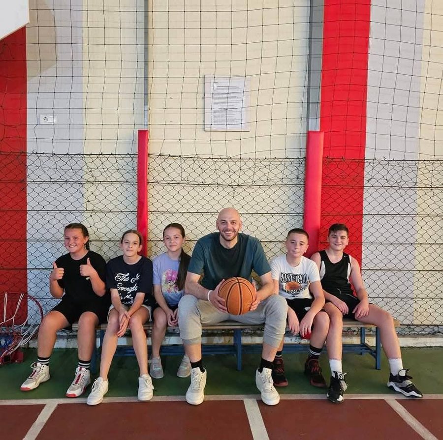 Ish-basketbollisti i Kombëtares që vendosi të mos largohet nga