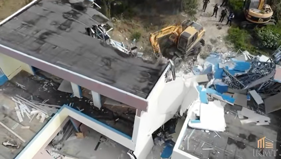 VIDEO/ Shembje të ndërtimeve të paligjshme në Kepin e
