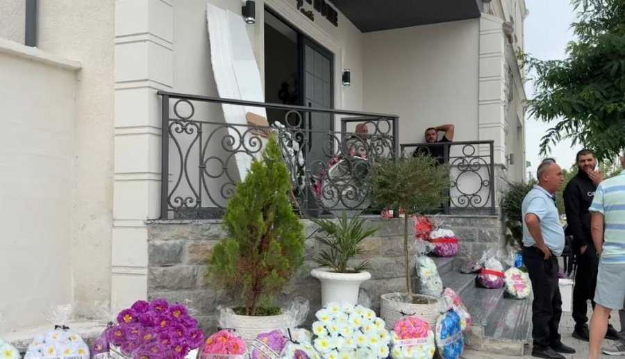 U v*a nga bashkëshorti në sy të 4 fëmijëve, familja e