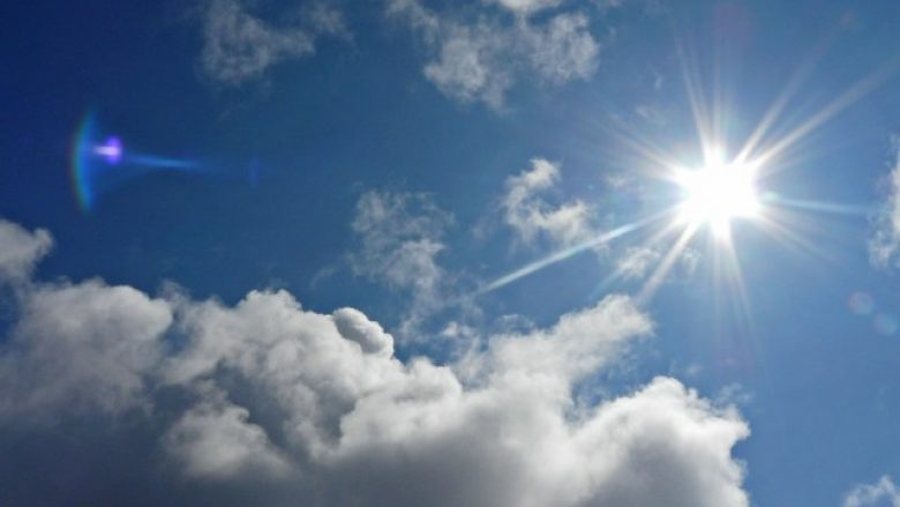 Temperaturat deri në 33 gradë, parashikimi i motit për ditën