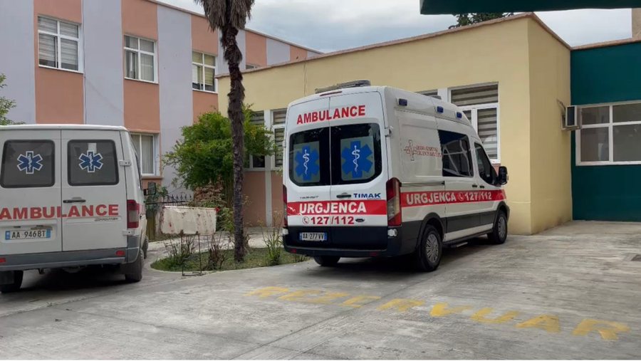 E rëndë: Aksident në Ballsh, automjeti përplas