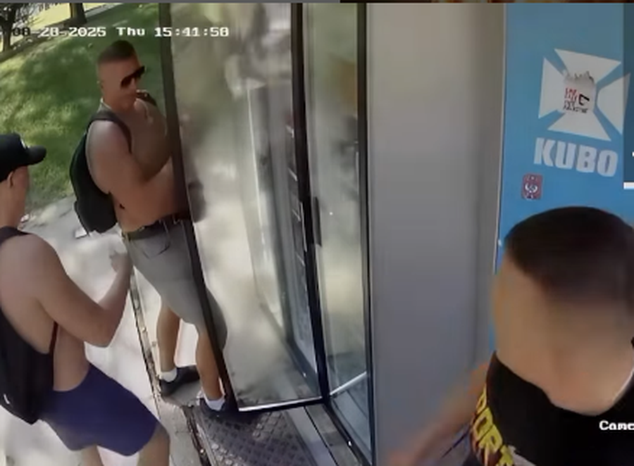 VIDEO/ Tifozët polakë plaçkitën kioskën në