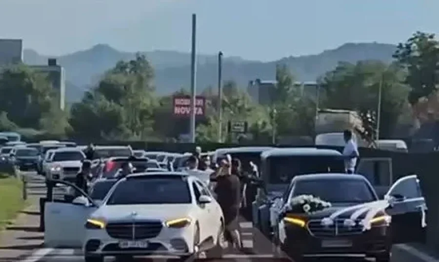 Bllokuan Unazën e Madhe, e pësojnë dasmorët! 3 nën