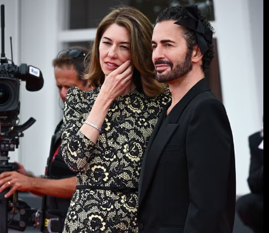 Marc Jacobs "trazon" tapetin e kuq të Festivalit të Venecias