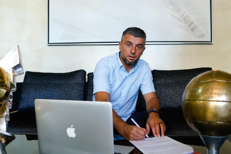 Tirana zyrtarizon largimin e trajnerit Vangjel Mile