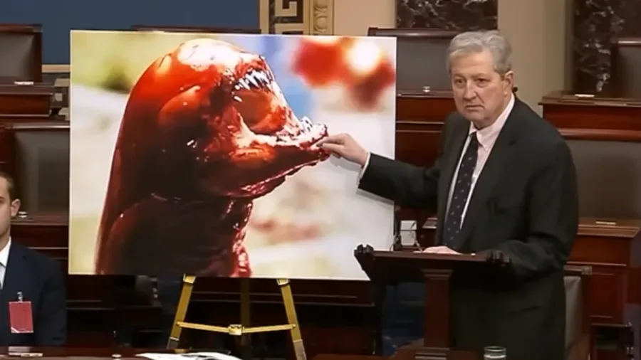 Senatori Kennedy paralajmëron amerikanët: Mos hani karkaleca të
