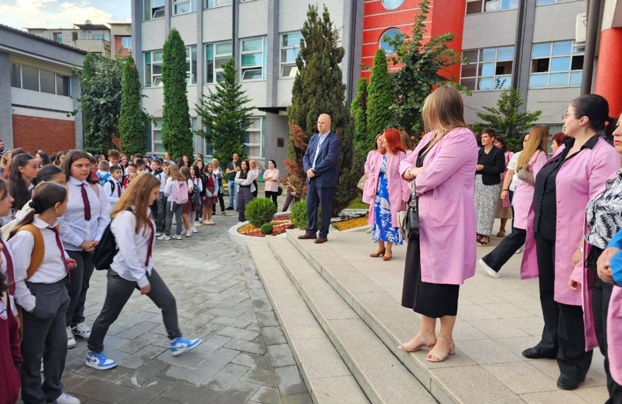 Nis viti i ri shkollor, 345 mijë nxënës ulen në bankat e