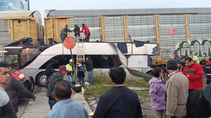 8 të vdekur dhe 45 të plagosur në përplasjen e trenit me