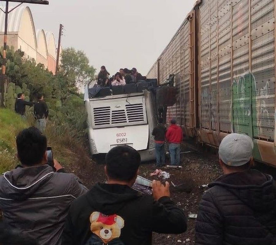 8 të vdekur dhe 45 të plagosur në përplasjen e trenit me