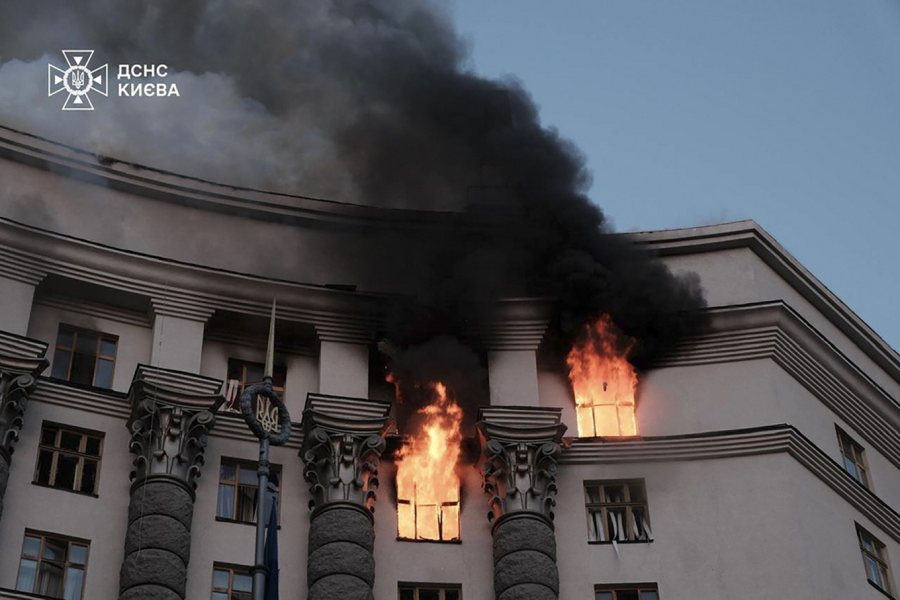 Sulmi rus ndaj ndërtesës së qeverisë në Kiev u krye me