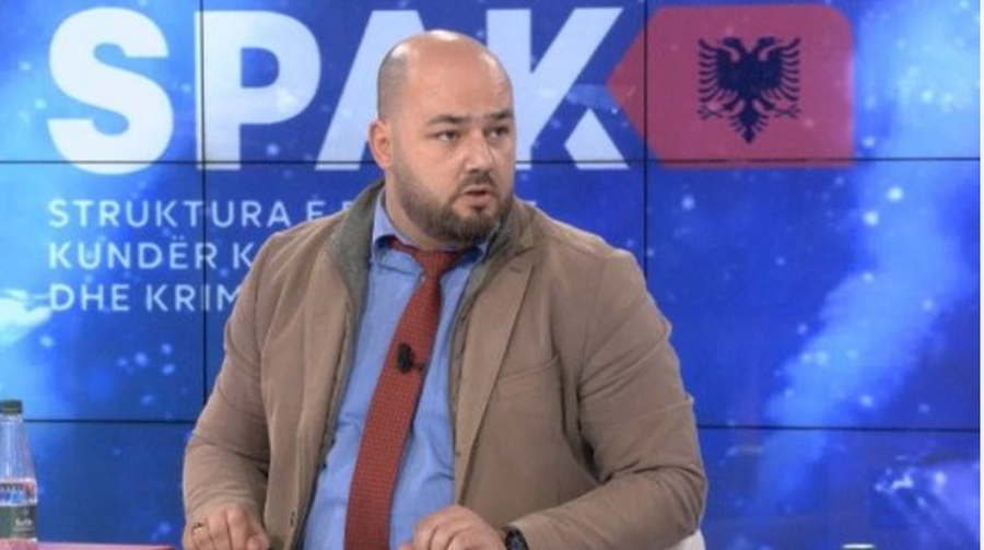 I mori 8 mijë euro klientit italian, 'arrest shtëpie'