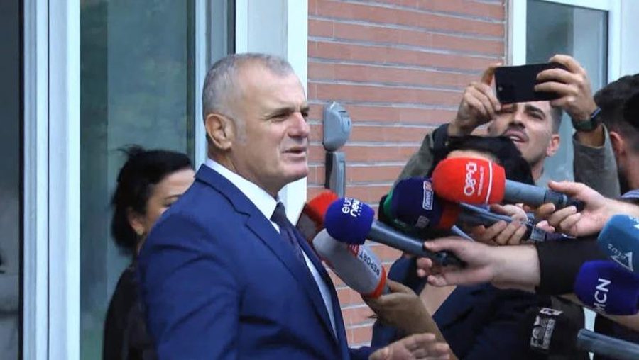 Rizgjedhja e Bardhit në krye të grupit parlamentar, Leskaj