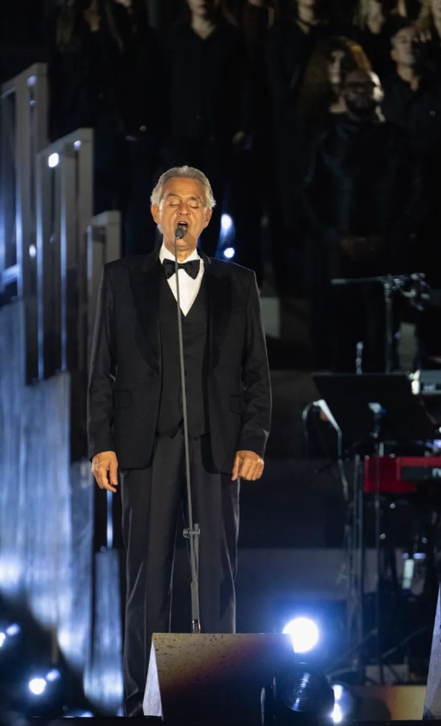 3,500 drona, Pharrell Williams, Andrea Bocelli … Imazhe