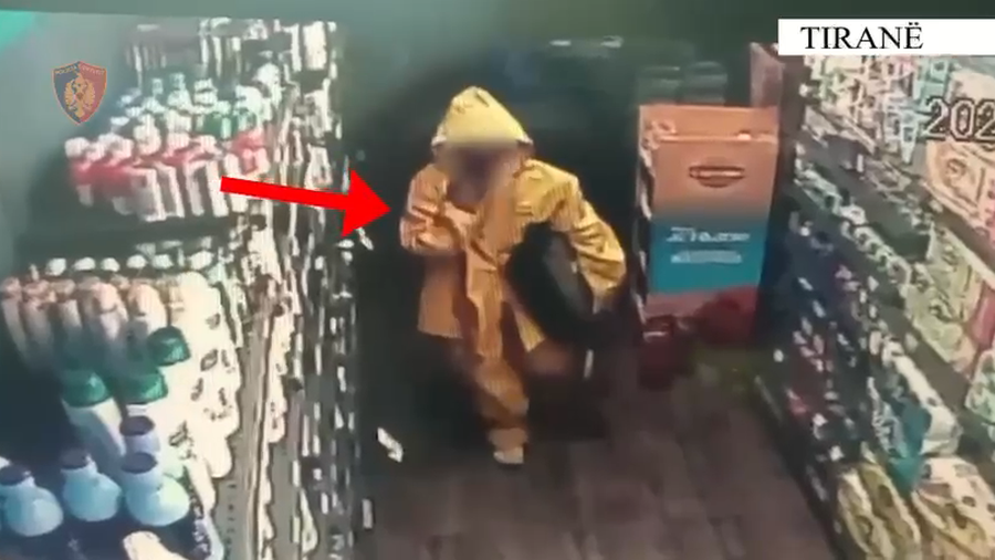 VIDEO/ I riu e nis ditën me vjedhje në market, policia e arreston pak