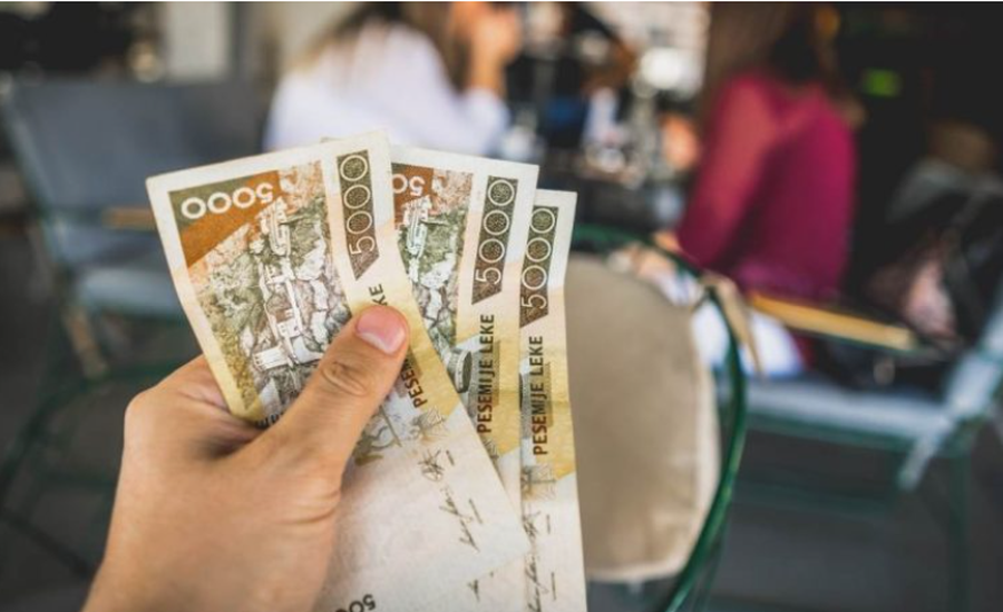 Paga reale bruto vlen sot 130 euro më pak se në 2020-n!