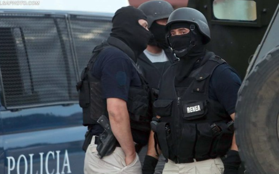 "Ta mbush barkun me pl*mba", sherr mes agjentëve të