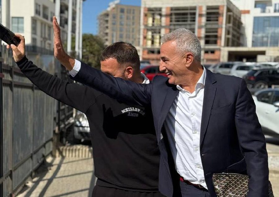 Arrestimi për orën dhe borxhet ndaj ATK-së? Reagon Mozik: Sulme
