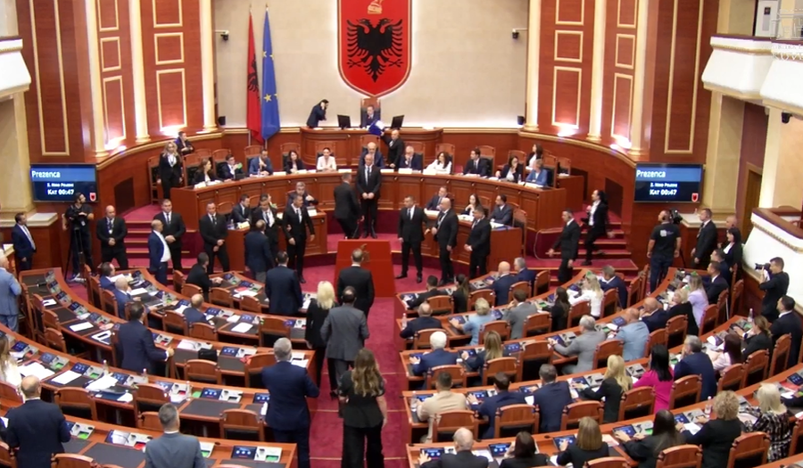 Diella “trazon” Kuvendin, PD  i hedh sende Ramës! PS voton