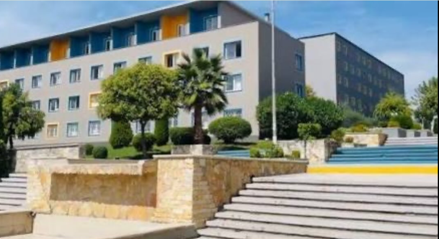 Skandal në Qytet Studenti/ Policia nxjerr me dhunë studentët: