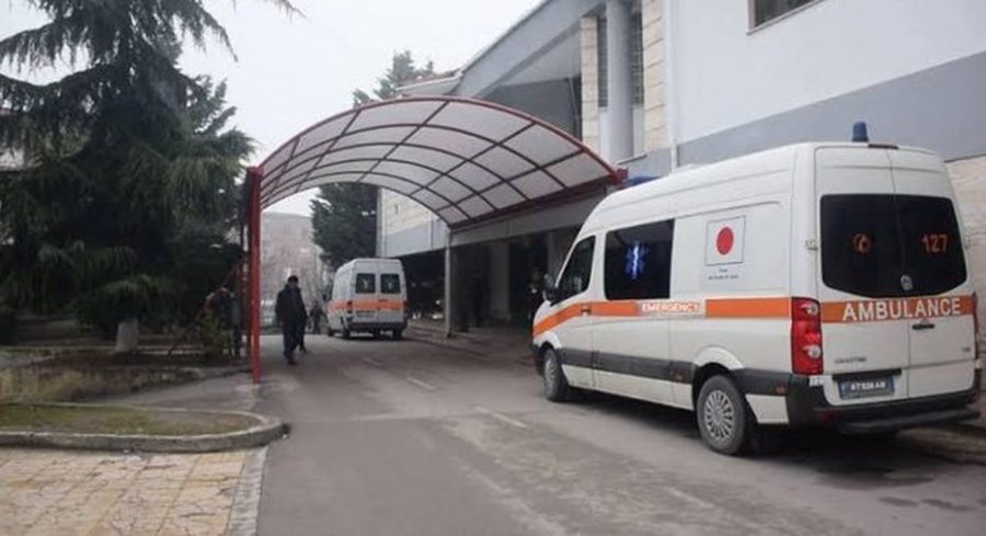 Tre vajza përfundojnë në spital, pasi hëngren karamele