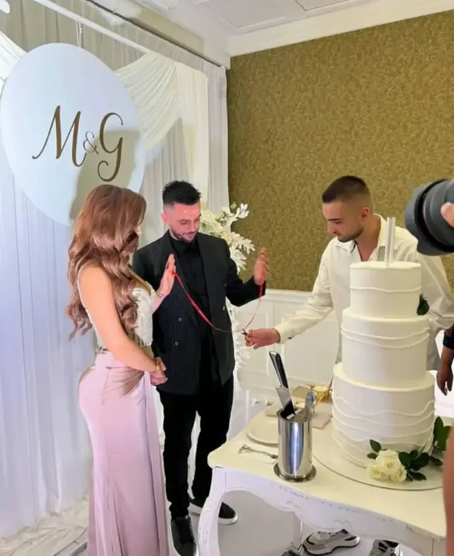 FOTOT/ Pas propozimit romantik, fejohet këngëtarja Melinda Ademi