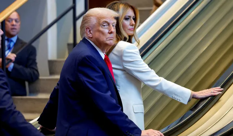 Nga bllokimi i shkallëve tek fikja e mikrofonit, Trump akuzon OKB-në