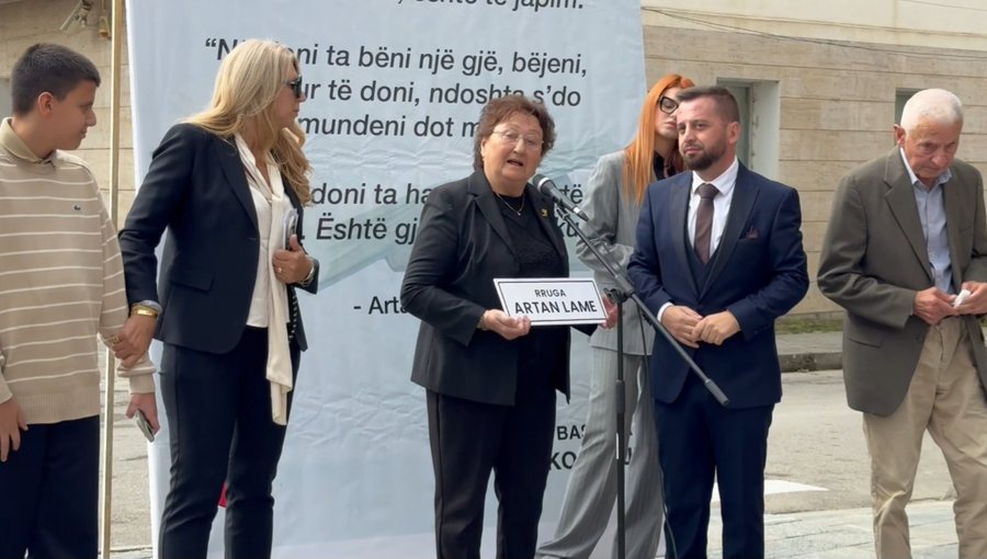 Artan Lame 'rikthehet' në Kolonjë, një rrugë mban