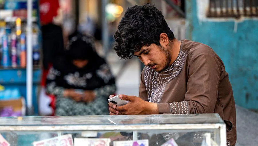 Talibanët ndërpresin totalisht internetin në Afganistan: Të