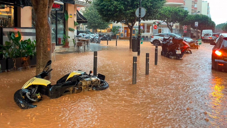 ''Alarm i kuq'' në Spanjë, përmbyten ishujt