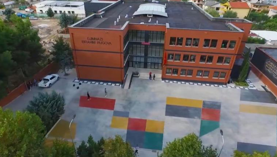 Sherri mes nxënësve në shkollën e mesme, policia: Tre