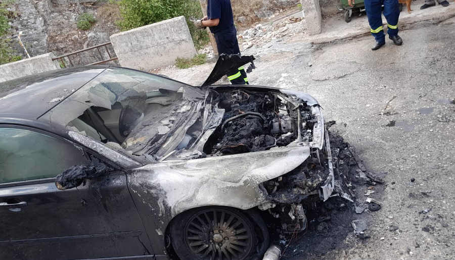 Gjendet automjet i shkrumbuar në Tiranë, brenda makinës dy