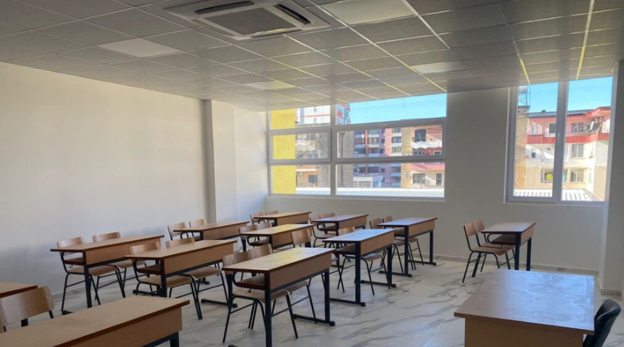 Në 4 vitet e fundit u mbyllën 104 shkolla 9-vjeçare, tkurren me