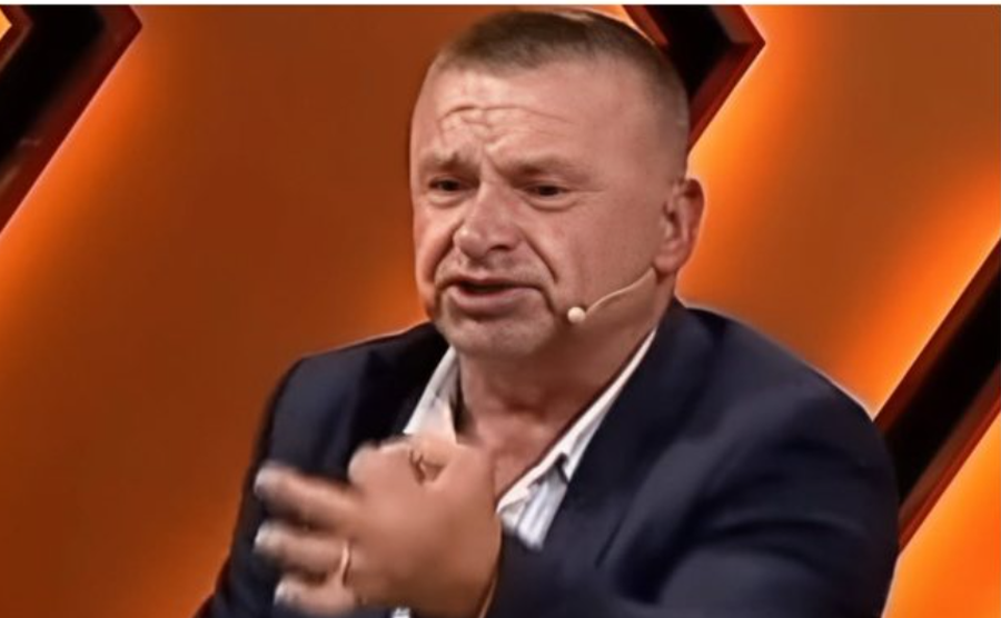 Vr*sja e gjyqtarit, pranga autorit, xhaxhait dhe rojes së gjykatës!