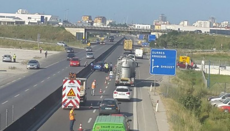 "Riparim urgjent", sot bllokohet rruga Tiranë-Durrës,