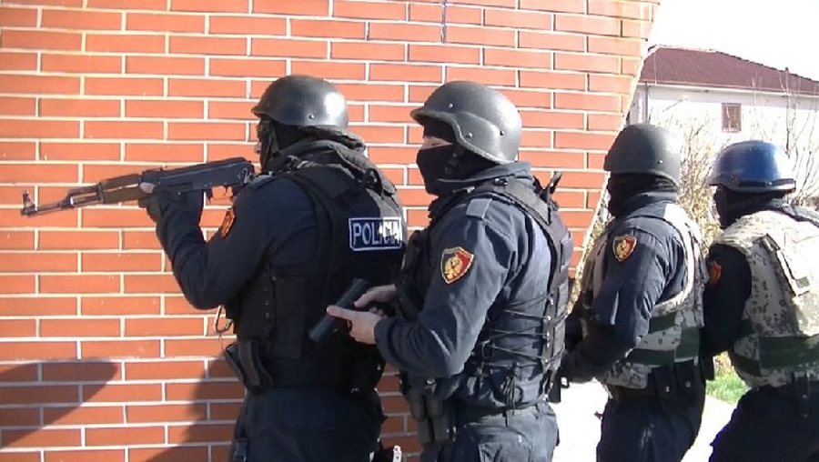 Policia operacion blic në Elbasan, arrestohen 2 personazhe të njohur
