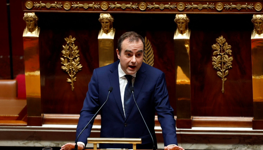 U dorëhoq dhe u riemërua, kryeministri i Francës fiton