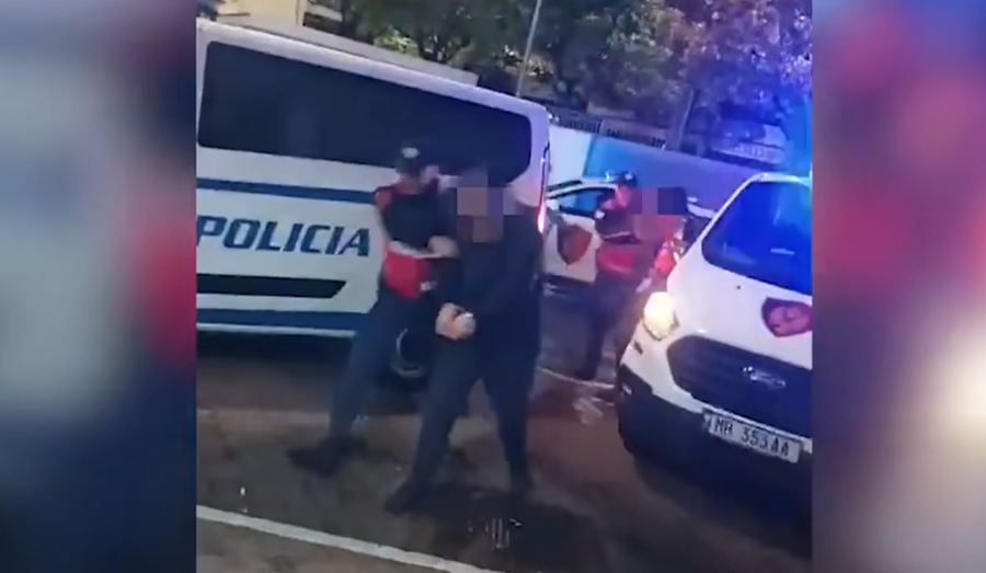 VIDEO/ Udhëtonte si pasagjer në taksi, policia kap të riun e