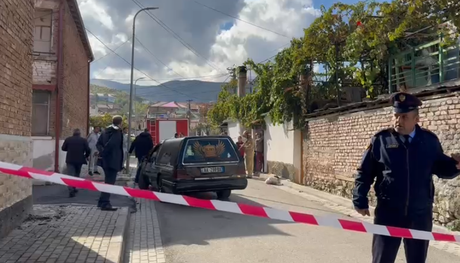 Tragjedi në Maliq / Nëna e djali humbin jetën nga zjarri në