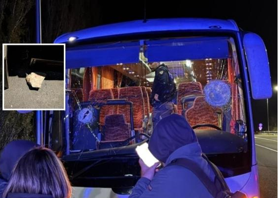 Ndodh në Itali, sulmohet me gurë autobusi me tifozë basketbolli,