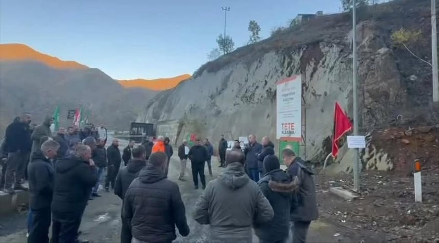 Në grevë prej 12 ditësh, minatorët kërkojnë