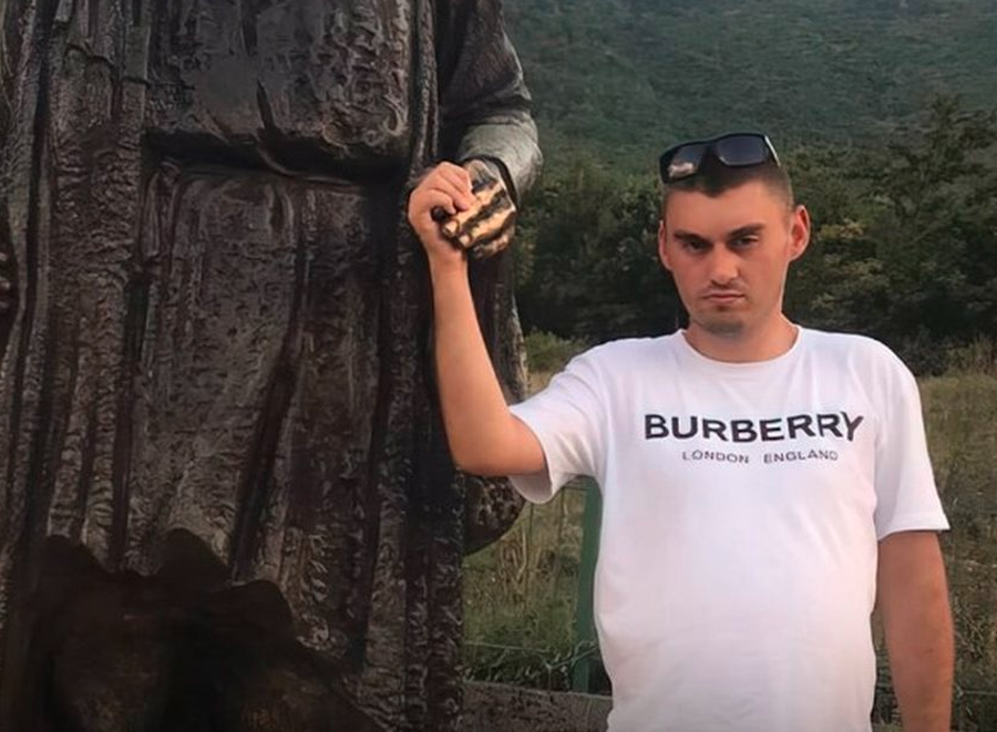 Doli me të ëmën për të mbledhur gështenja,